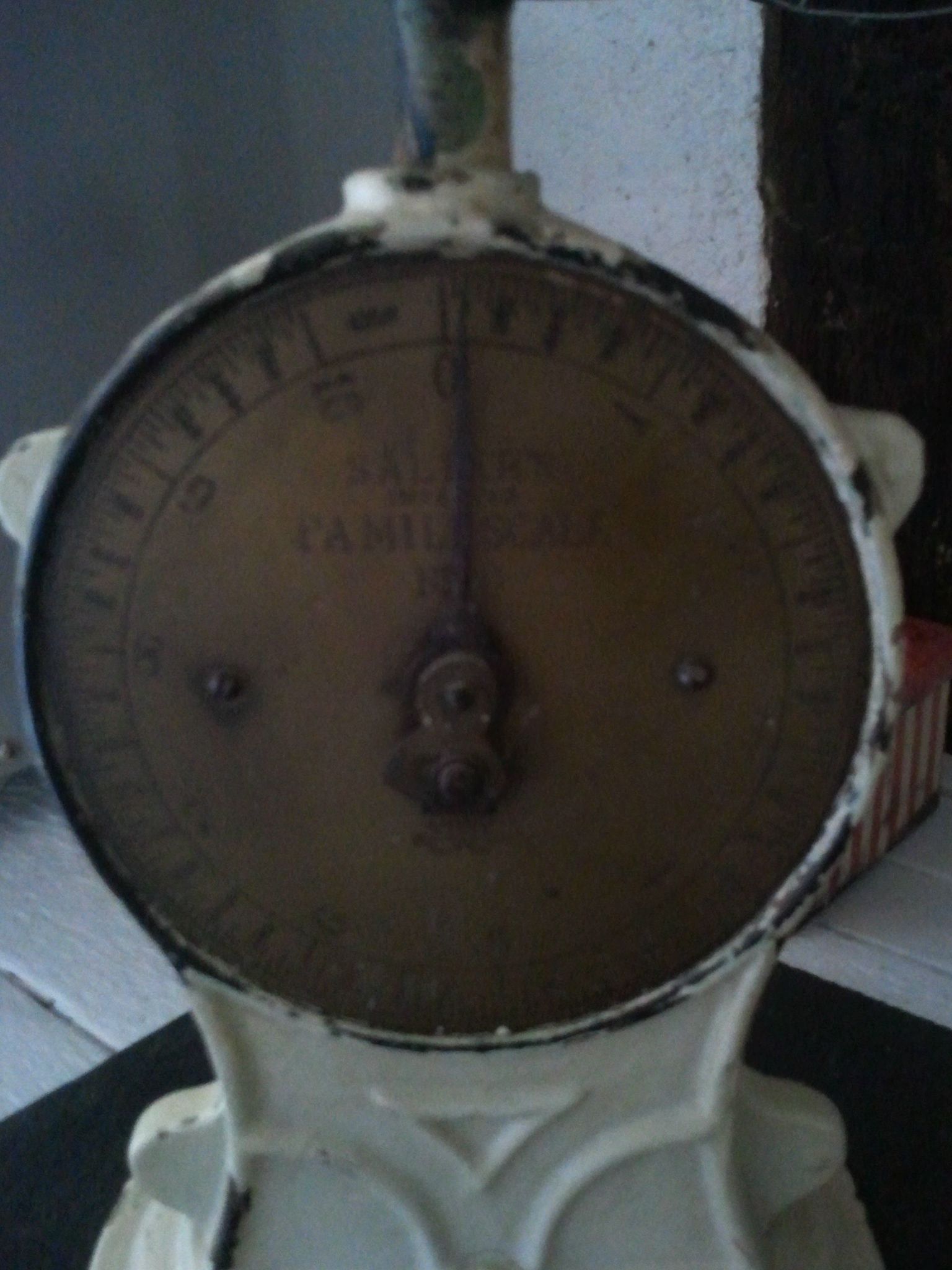 Ancienne balance de cuisine authentique*avec ses traces du passé ...