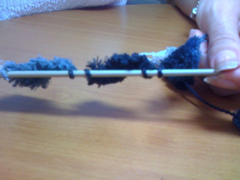 tricoter une echarpe a pompons