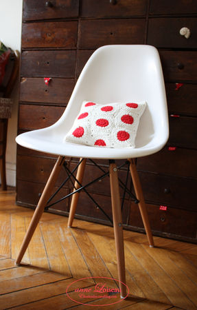 AnneLoiseau_coussin_pois_crochet