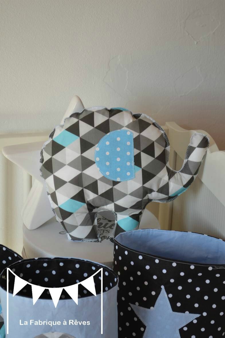 Coussin doudou éléphant géométrique chevron gris bleu noir ...