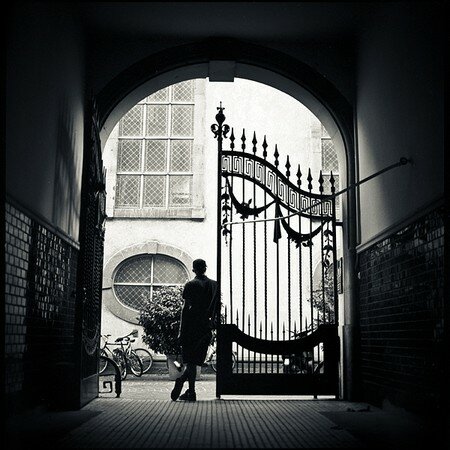 Waiting_by_Gwarf