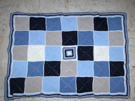 crochet_couverture_b_b__en_solid_grannies_bord_e_22_juiilet_2014