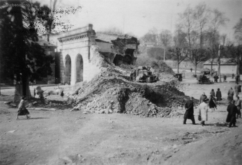 démolition porte battant jacques lorimier 20 mars 1956
