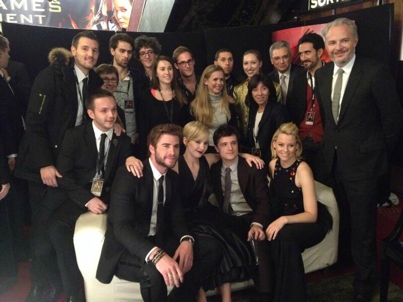 jennifer-lawrence-liam-hemsworth-catching-fire-paris-premiere-06