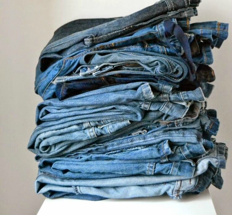tas de jeans pour recyclage