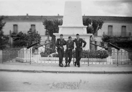 12_RCA_BRETONNEAU_11_Akbou_p_ques_1960_sortie_messe