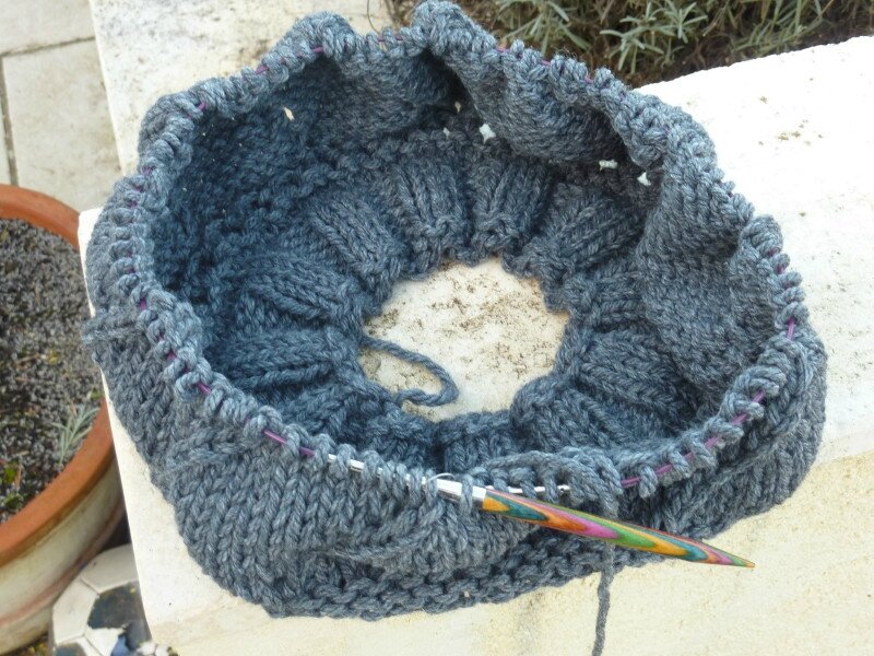tricoter un bonnet avec une aiguille circulaire