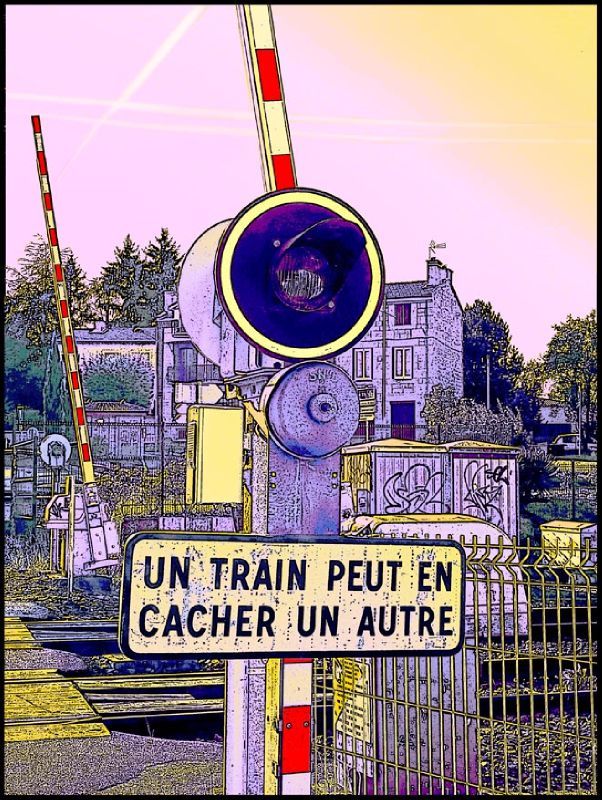 Un Train Peut En Cacher Un Autre Photo Sans Objectif