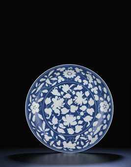 a_rare_large_reverse_decorated_blue_and_white_dish_yongzheng_six_chara_d5448047_001h