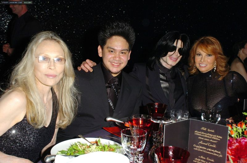 Un jour dans la vie de Michael Jackson - Page 2 86905428