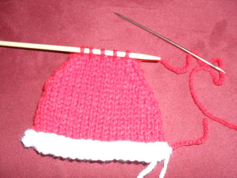 tricoter un bonnet miniature