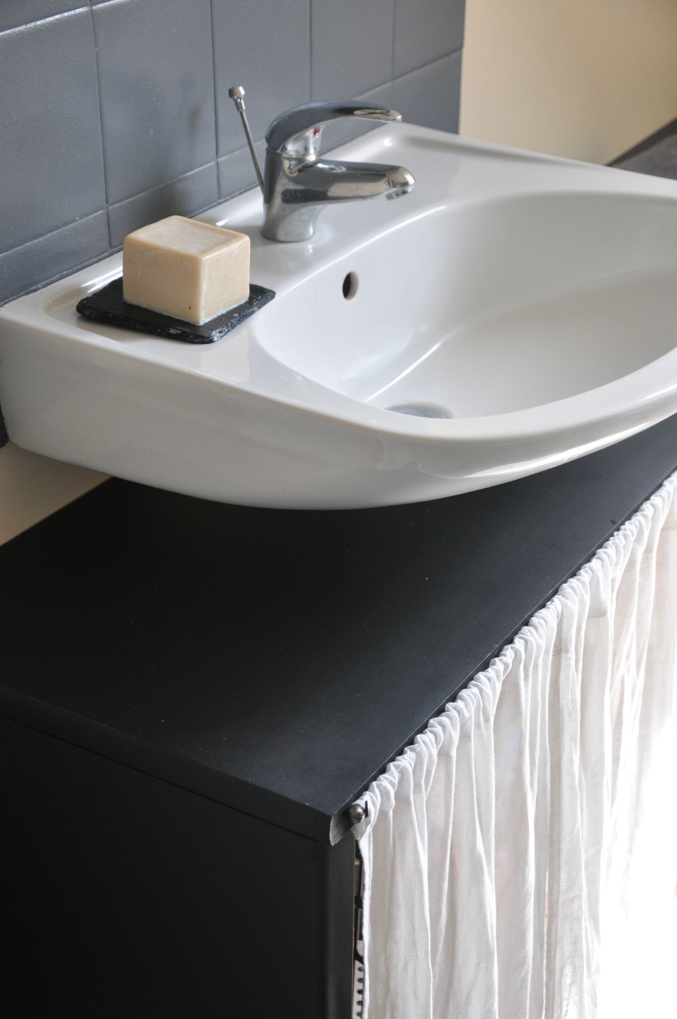 Dans la salle de bain. p@ge blanche n°11 smile