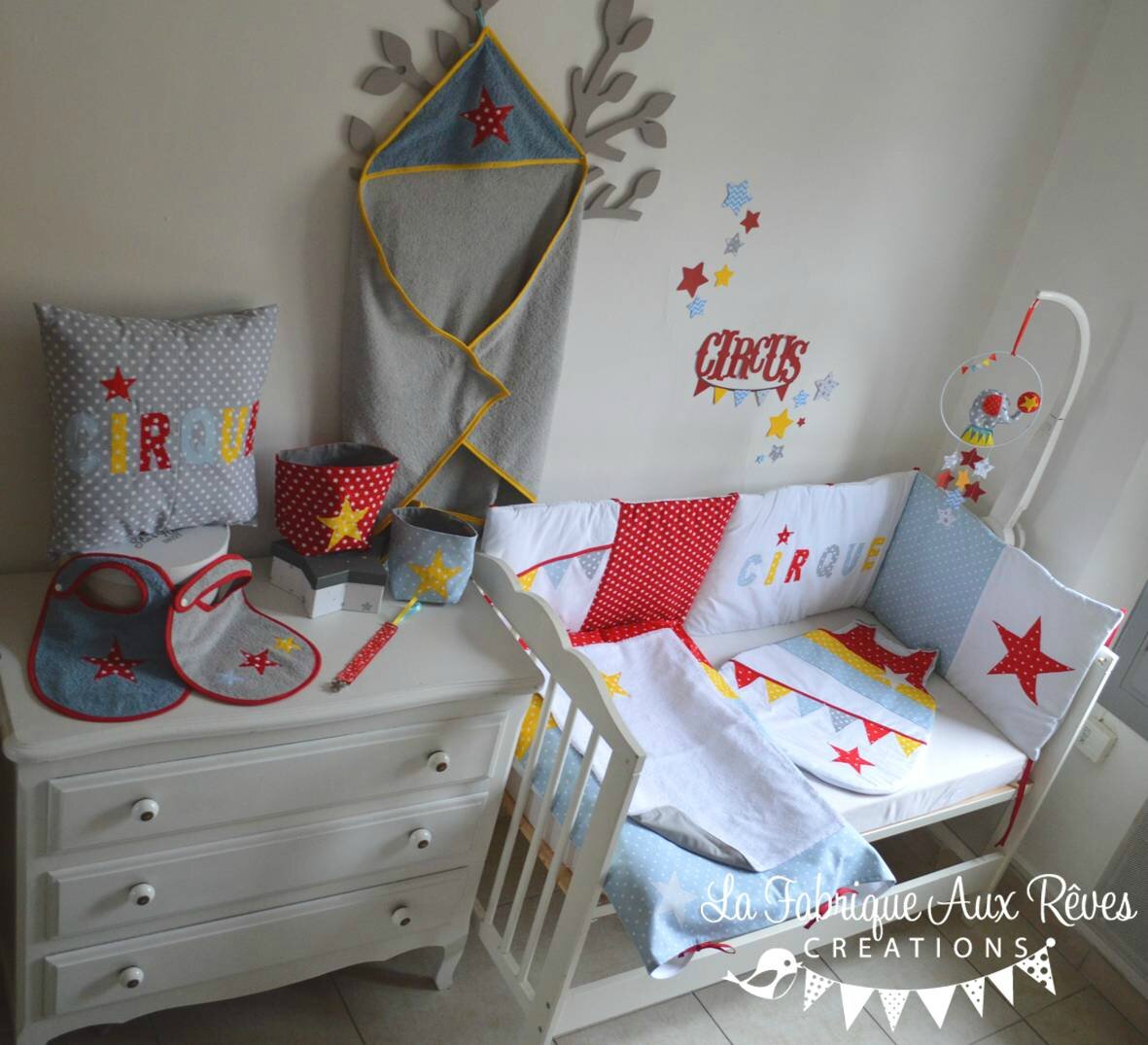 Linge lit textile bébé et décoration chambre enfant cirque circus ...