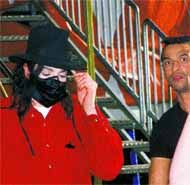 Un jour dans la vie de Michael Jackson - Page 2 86353743