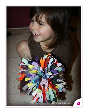 IMG_5921-poupee-enfant-bebe-fait-main-reversible-bouquet-fleur-orange-vert-bleu-jaune-multicolore-interflora-marron-blanc-jaune-nuage-couette-oreiller-drap-matelas-mary-du-pole-nord