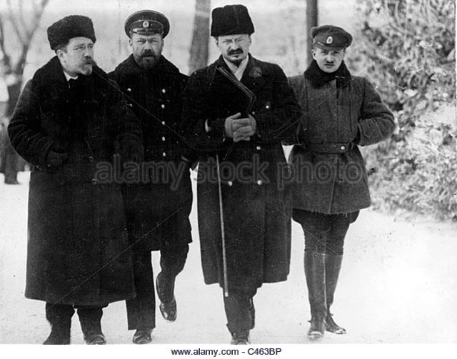 peace_negotiations_in_brest_litovsk_1917_c463bp