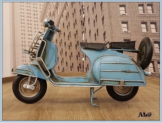 8 28 Dolcé Vita Douceur de vivre à l'italienne en scooter Film de Fédérico Fellini avec la scène mythique de la fontaine de trévi