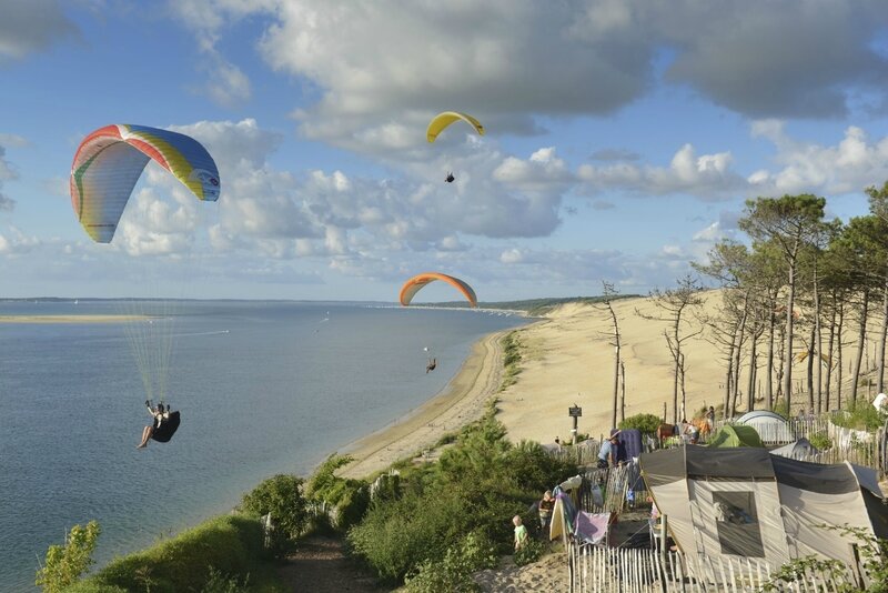 gleitschirmflieger-bucht-arcachoncalban-gilbert_crta