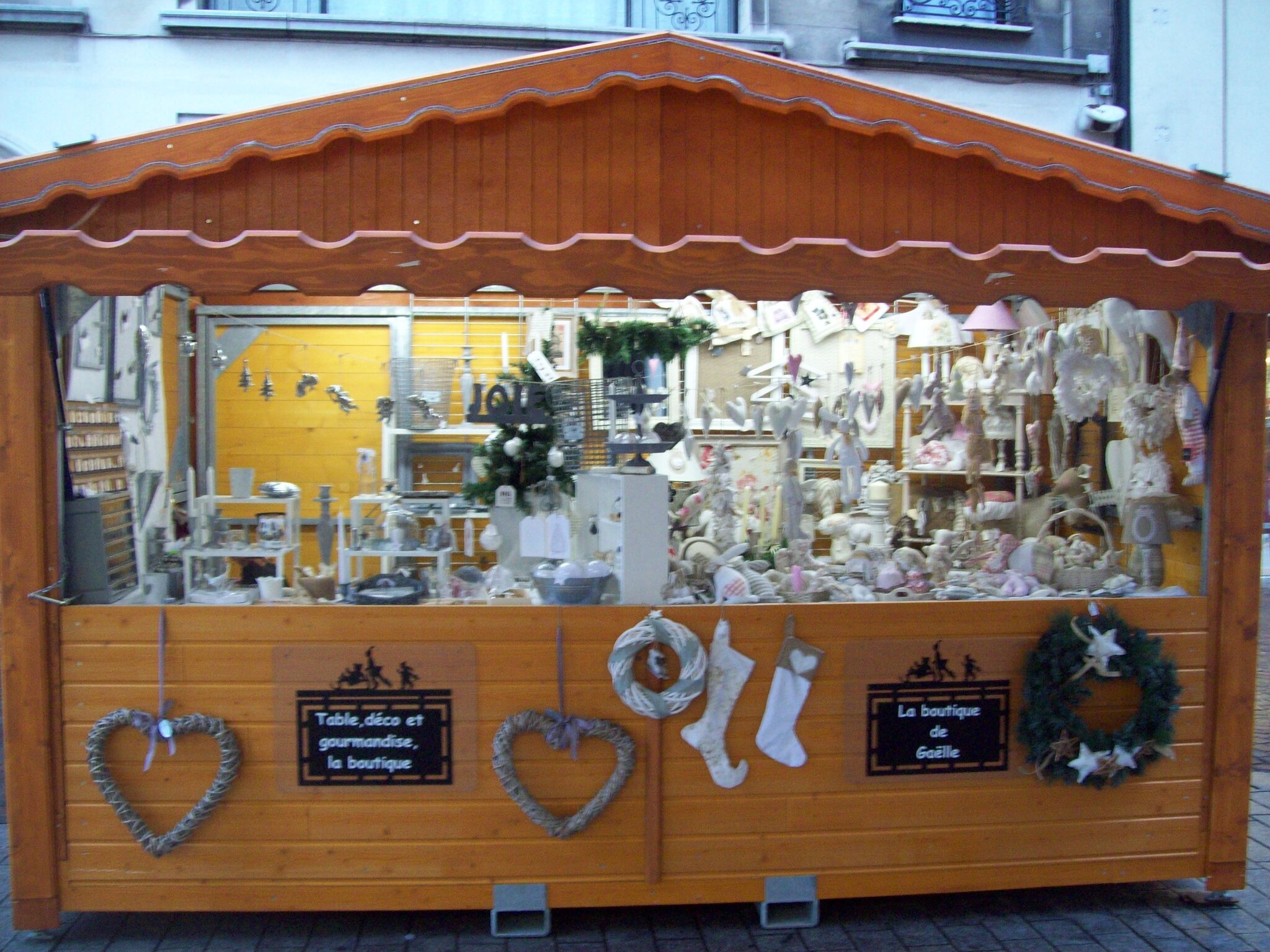 Notre chalet de Noël à St Quentin - la boutique de Gaëlle