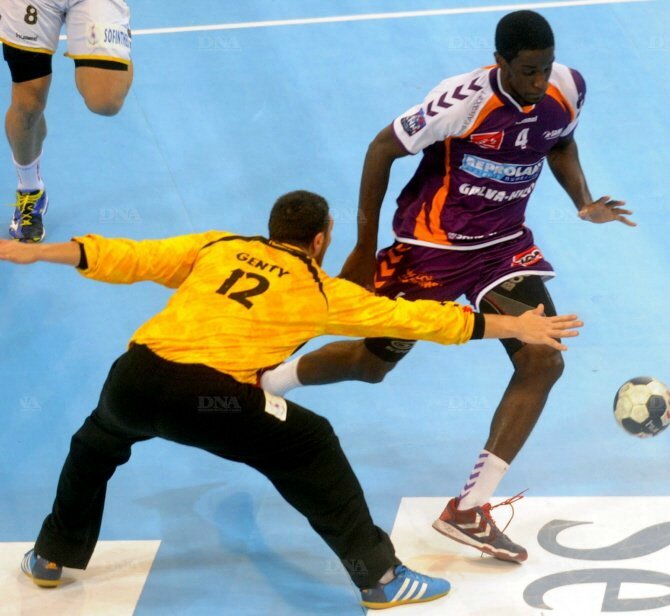 rudy-seri-et-selestat-ont-(urgemment)-besoin-de-points-mais-il-leur-faudra-realiser-un-match-plein-pour-en-recolter-ce-soir-a-nimes-photos-dna-franck-delhomme