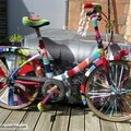 Customisation de velo en yarn bombing ou l' urban knitting bike ep.13 &14, le retour !!