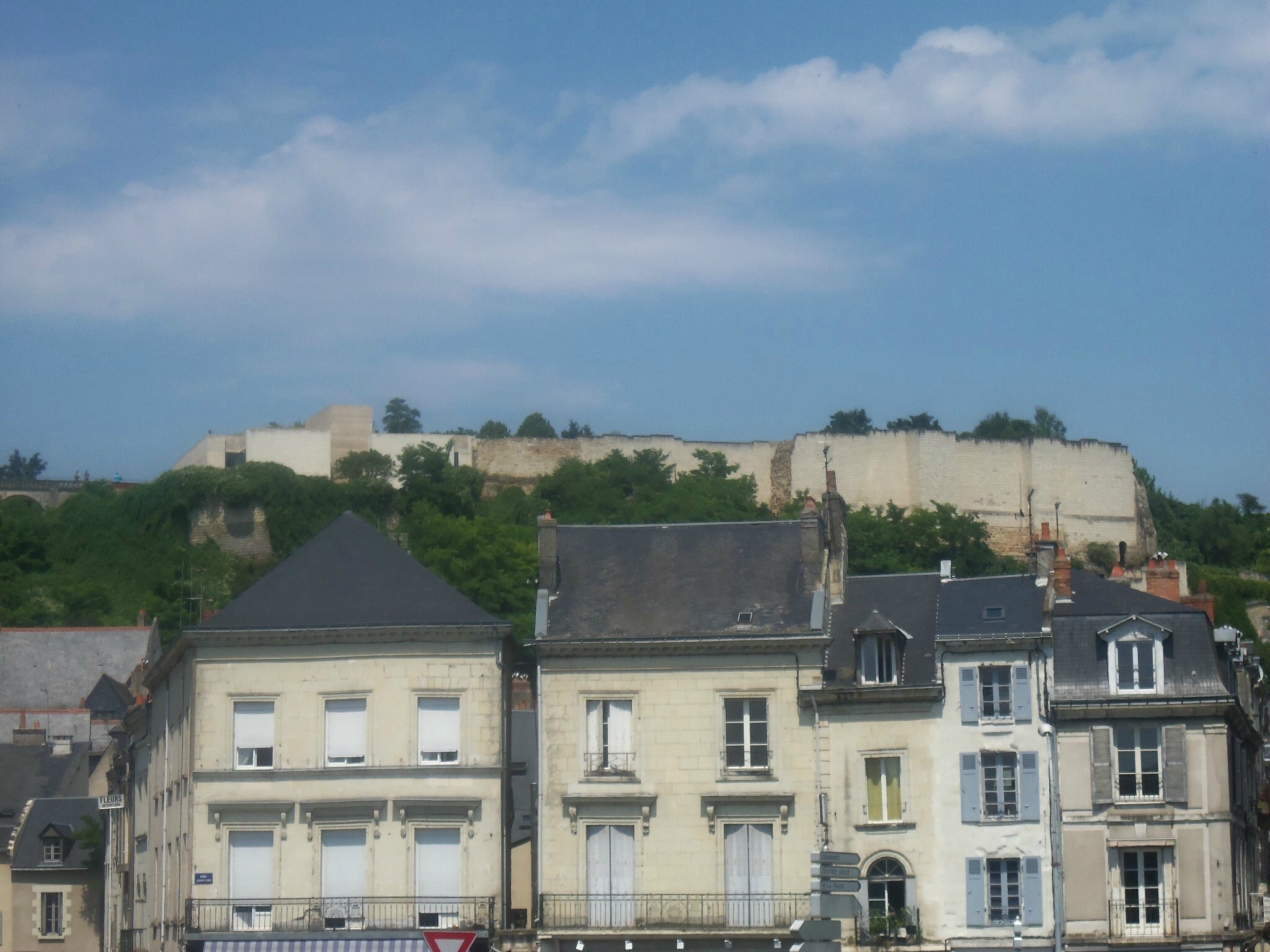 FORTERESSE ROYALE DE CHINON - patrimoine militaire français