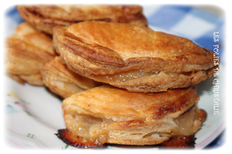 Minischaussons aux pommes ou comment recycler de la pâte feuilletée Les folies de Christalie Minischaussons aux pommes ou comment recycler de la pâte feuilletée Les folies de Christalie