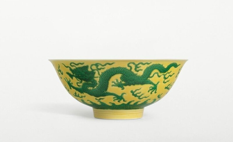 A fine and rare yellow-and-green 'dragon' bowl, mark and period of Yongzheng (1723-1735)