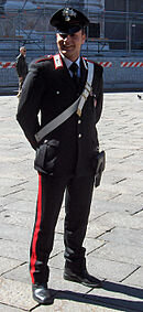 130px-Carabiniere_a_Bologna_(April_2006)