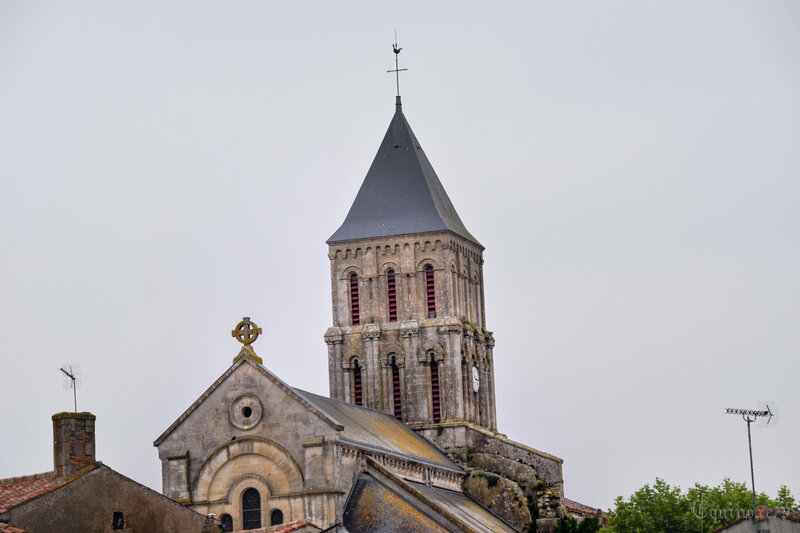 eglise Saint-Hilaire-des-Loges : chef-lieu de canton du département de la Vendée. 