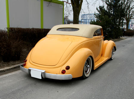 Ford_type_rod_convertible_de_1937__23_me_Salon_Champenois_du_v_hicule_de_collection__02