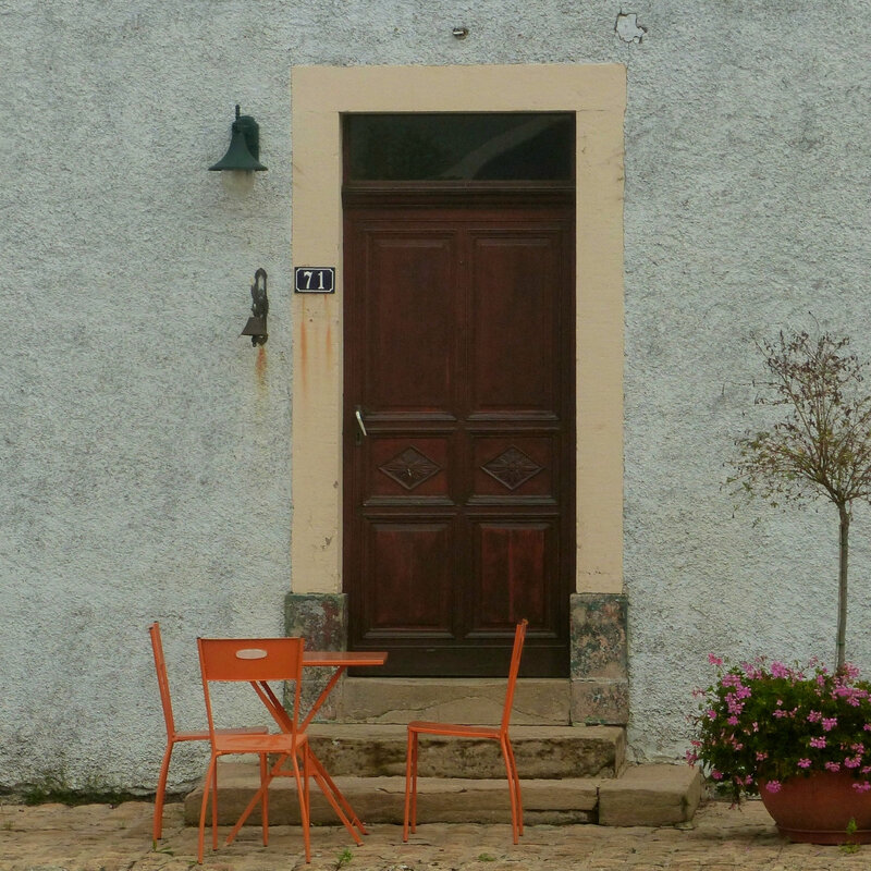 A PORTE FENETRE GRANDE GRILLES VASQUES FLEURS a placer45