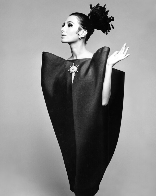 Alberta_Tiburzi_in_envelope_dress_by_Crist├│bal_Balenciaga_Harpers_Bazaar_June_1967__Hiro_1967