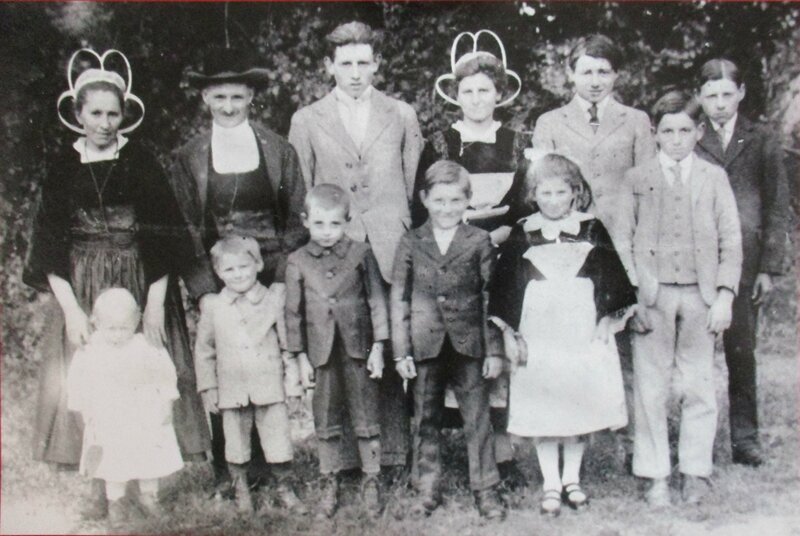 1924 Pierre Q Marie Jeanne Ponthou et 10 enfants