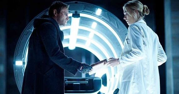 Aaron Eckhart et Yvonne Strahovski