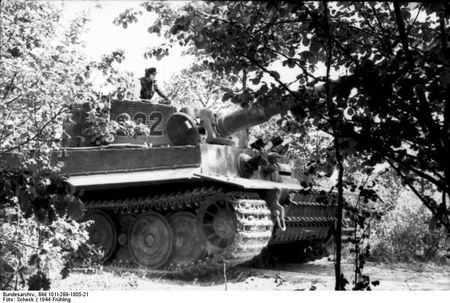 Bundesarchiv_Bild_101I-299-1805-21, _Nordfrankreich, _Panzer_VI_ (Tiger_I)