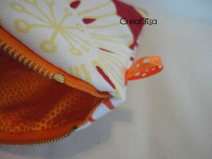 Pochette fleurs rouge zoom