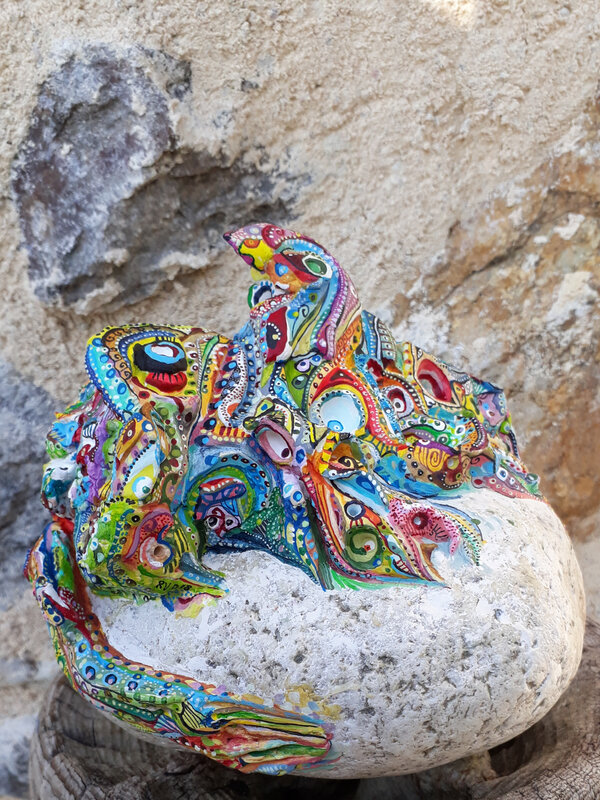 ©Hervé THAREL-SCHMIM'STONE 01 2018 - Acrylique sur Argile posé sur pierre ±15x14cm 14