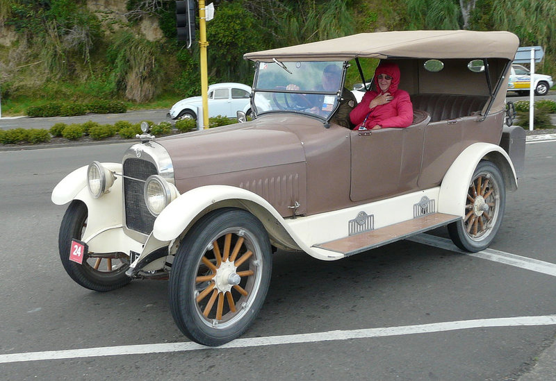 1918_Studebaker_Special_Six_(8272046654)_(cropped)