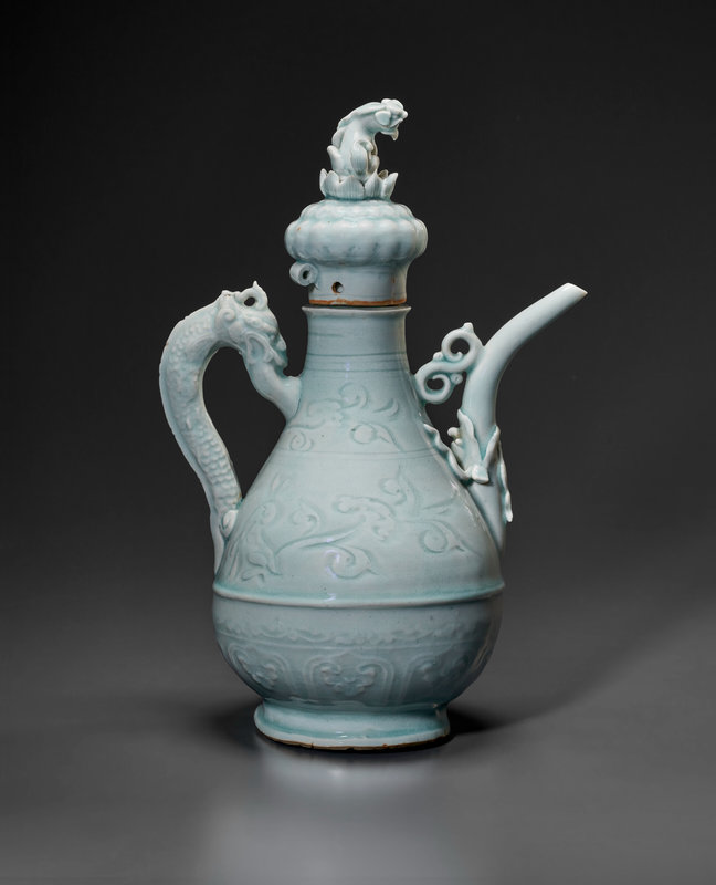 2023_NYR_21451_1028_003(a_rare_molded_and_carved_qingbai_rabbit_ewer_and_cover_yuan_dynasty045058)