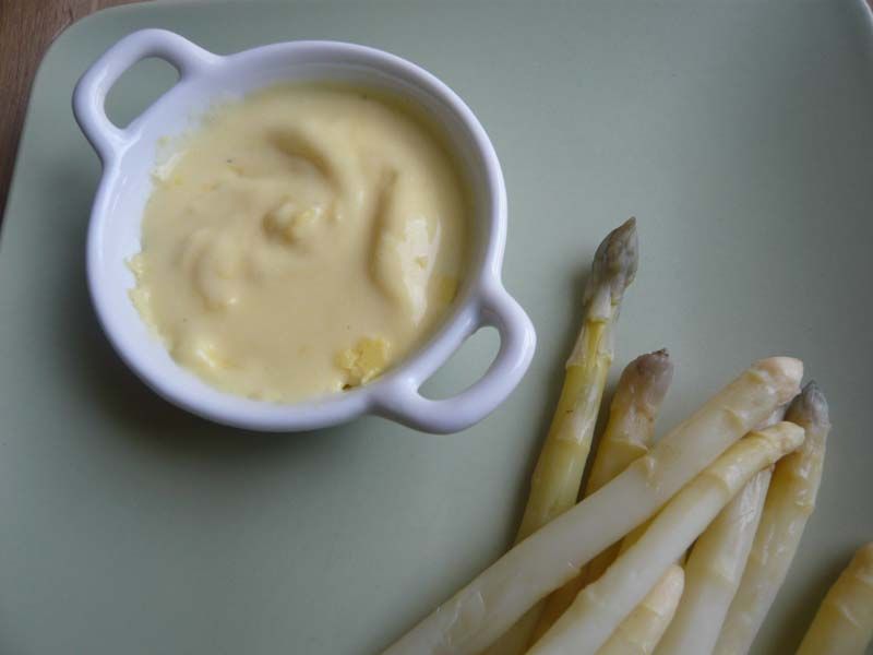 Asperges sauce Maltaise Délice culinaire