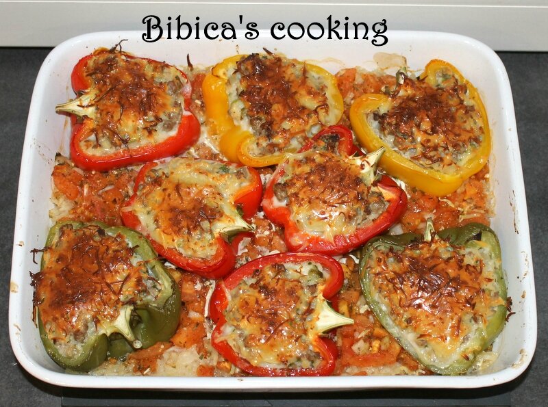 Poivrons farcis sur lit de riz aux tomates - Bibica's cooking