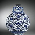 Gourde en porcelaine bleu blanc. chine, dynastie qing, marque et époque qianlong (1736-1795) 