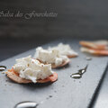Chips de surimi en toasts chèvrés ...