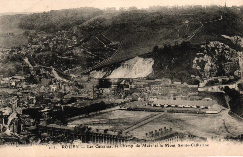 Rouen - Les casernes le Champs de Mars et le Mont Sainte-Catherine (Carte postale CE