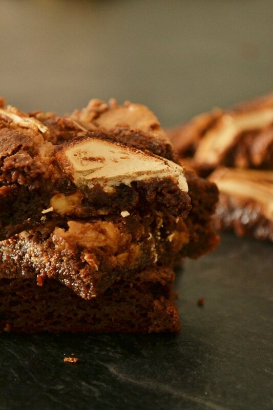 Brownie décadent comme un Snickers : beurre de cacahuètes et fluff !