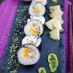 Maki sushis de moules panées et mangues