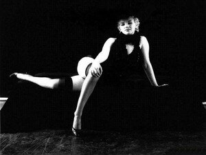 wp_ph_greene_black_sitting_marilyn_1