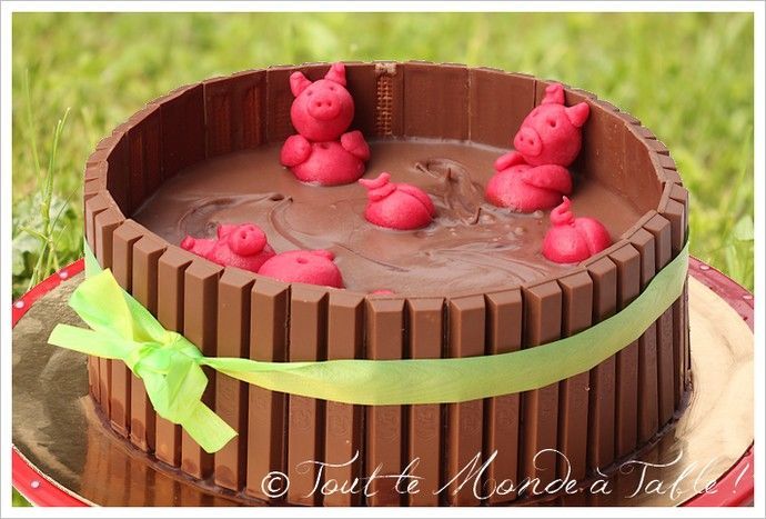 Gateau 3d La Piscine A Cochons Tout Le Monde A Table