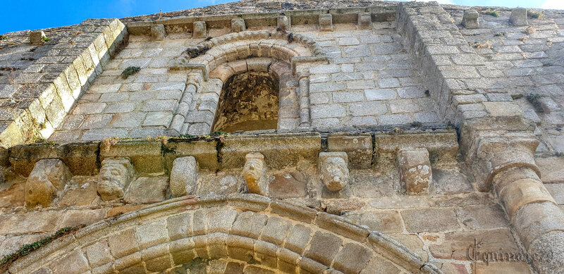 Porche de l’Ancienne Église du Château de Belleville sur Vie